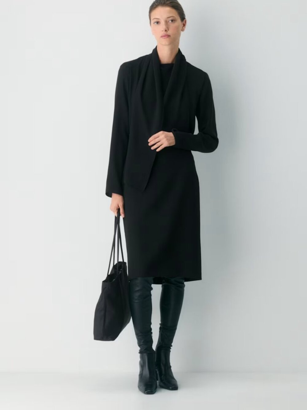 Aritizia Babaton Vanguard pencil skirt